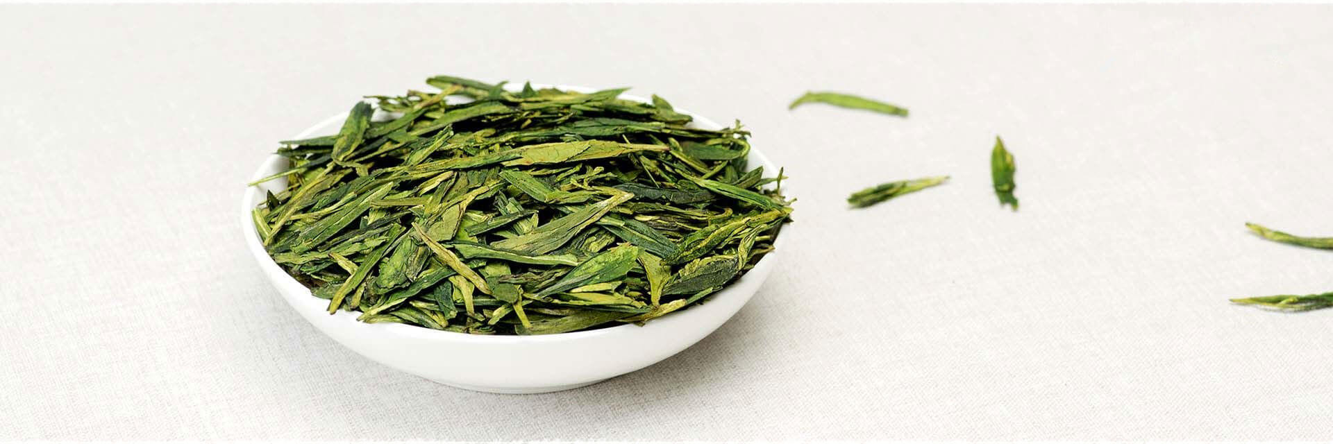 Dos de cabillaud poché au thé, crème au thé vert LongJing : recette basses calories.