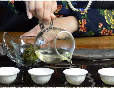 pre warm teacup Filtrer dans la verseuse